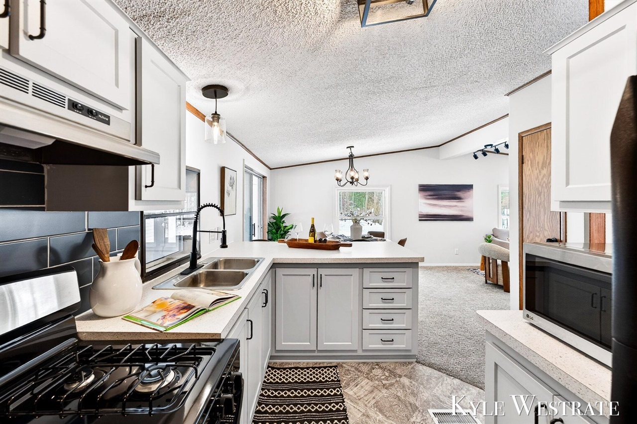 14128 Luckett Lane, Grand Haven, MI, 49417-9527