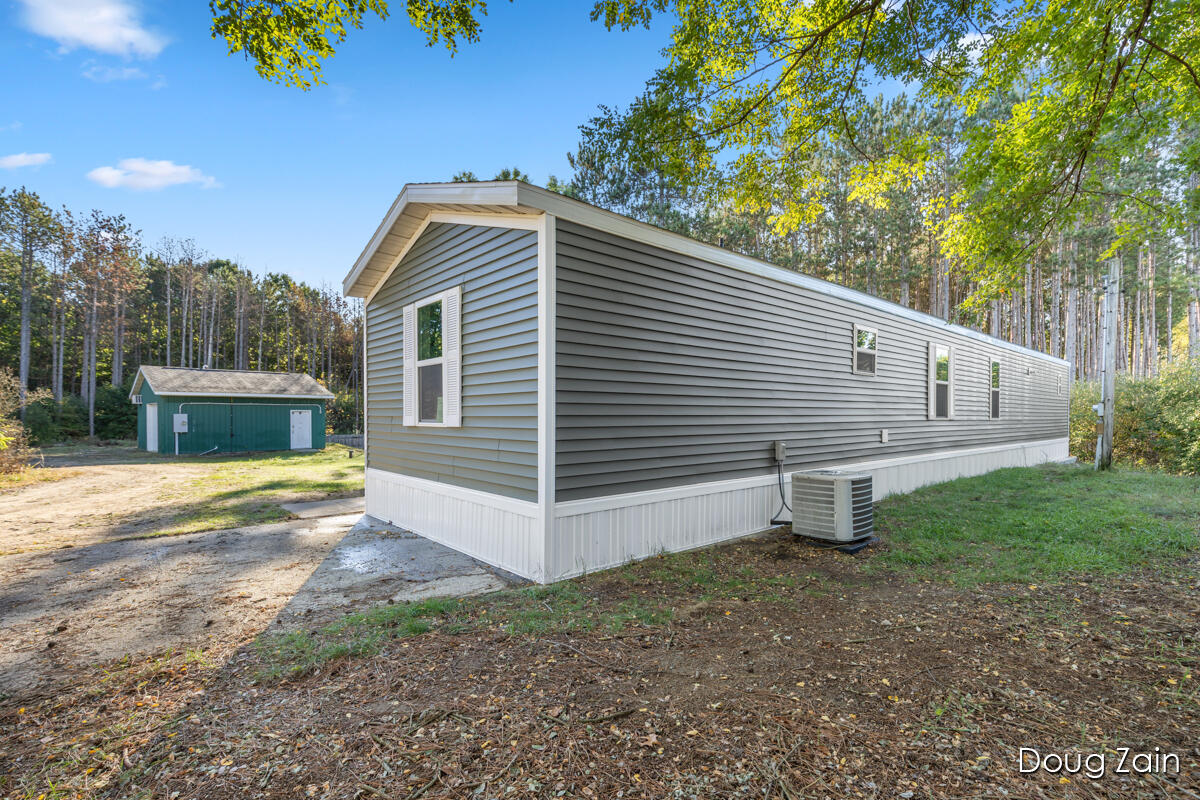 10037 W Colby Road, Gowen, MI, 49326