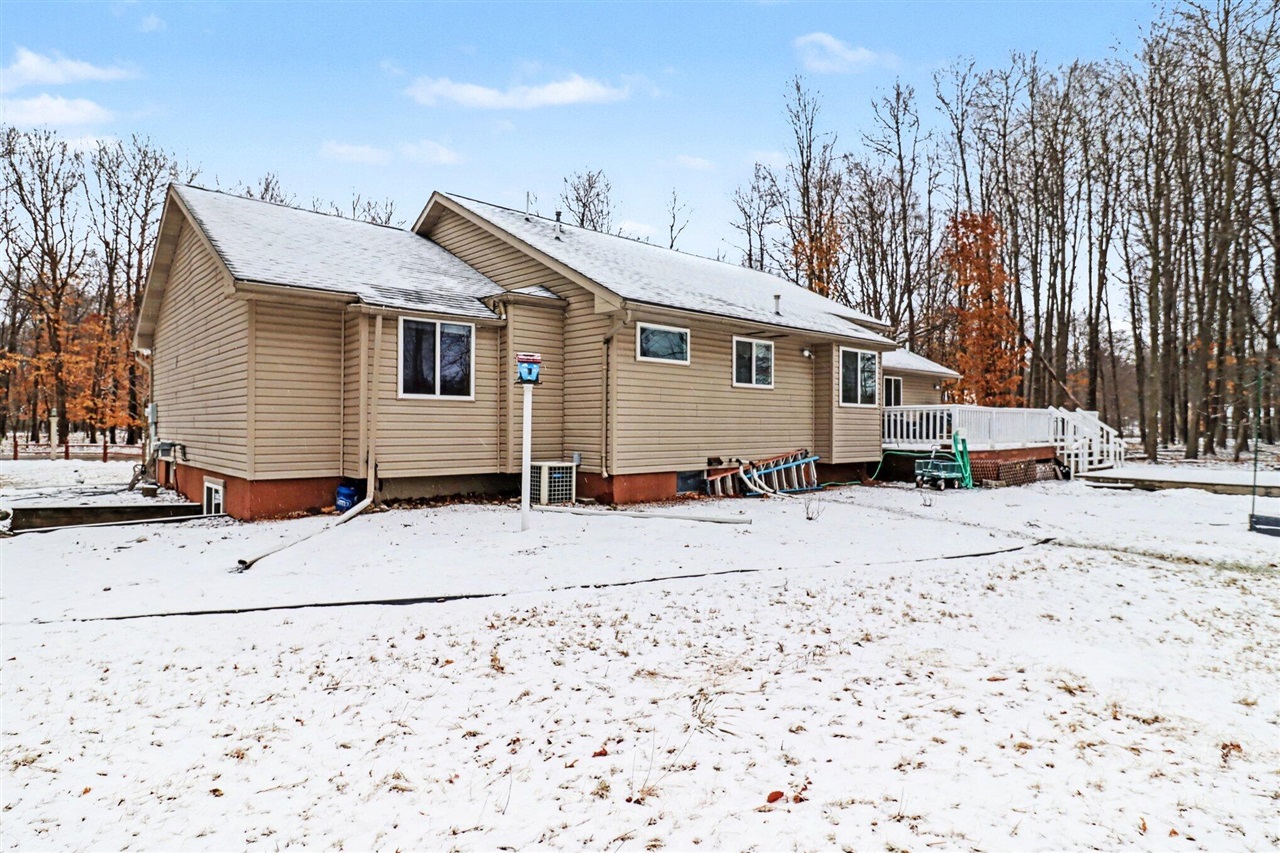 6175 Fox Run Circle, Canadian Lakes, MI, 49346-9358