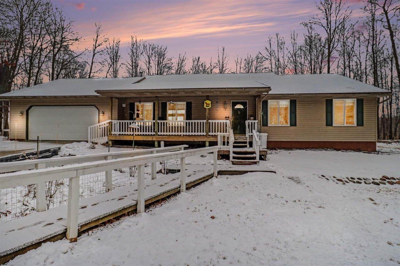 6175 Fox Run Circle, Canadian Lakes, MI, 49346-9358