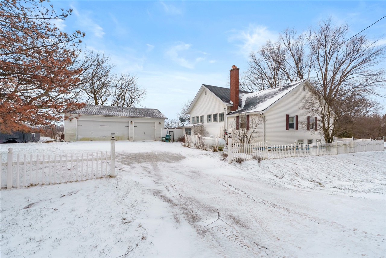 61965 County Road 384, Bangor, MI, 49013-9430