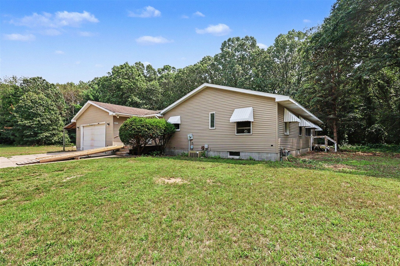 2nd image of 16200 152nd Ave, Spring Lake, MI 49456 | MLS# 70520095
