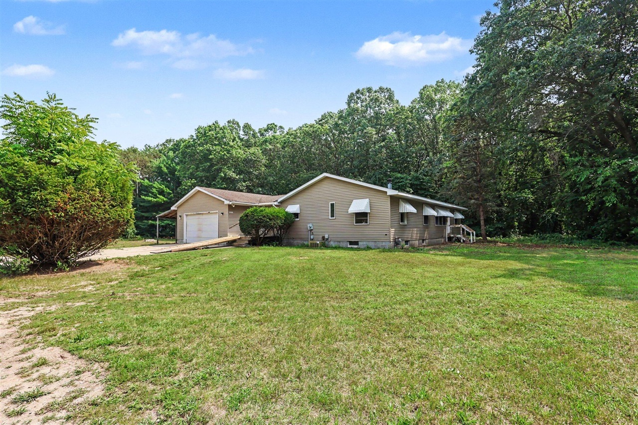 3rd image of 16200 152Nd Ave, Spring Lake, MI 49456 | MLS# 70520095