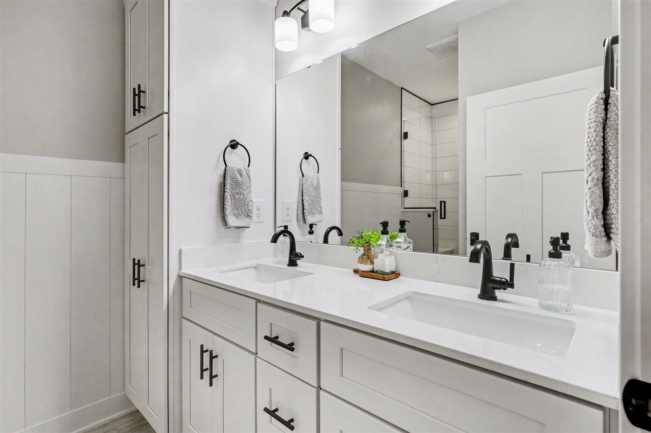 5187 Salmon River Court, Wyoming, MI, 49418-8814