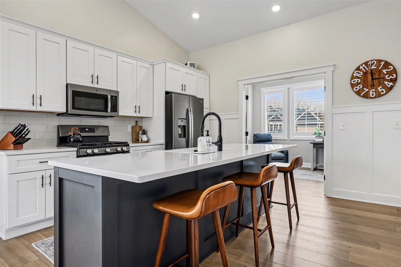 5187 Salmon River Court, Wyoming, MI, 49418-8814