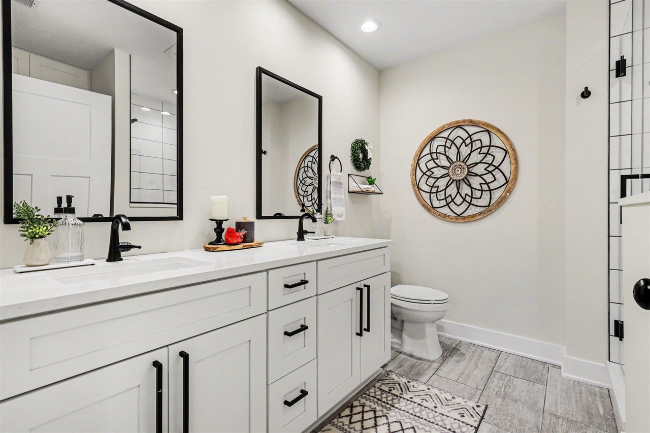 5187 Salmon River Court, Wyoming, MI, 49418-8814