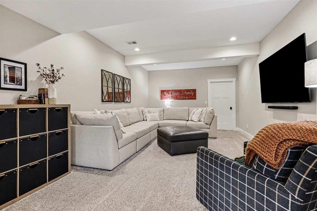 5187 Salmon River Court, Wyoming, MI, 49418-8814