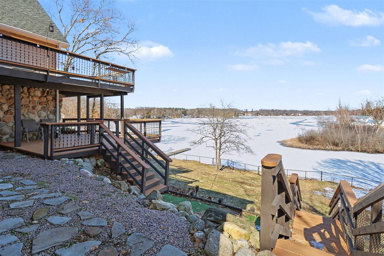 12055 S Sherman Lake Drive, Augusta, MI, 49012-9251