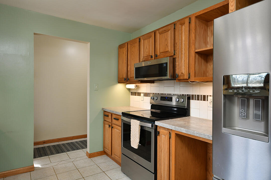 176 4 Mile Road, Comstock Park, MI, 49321-8562