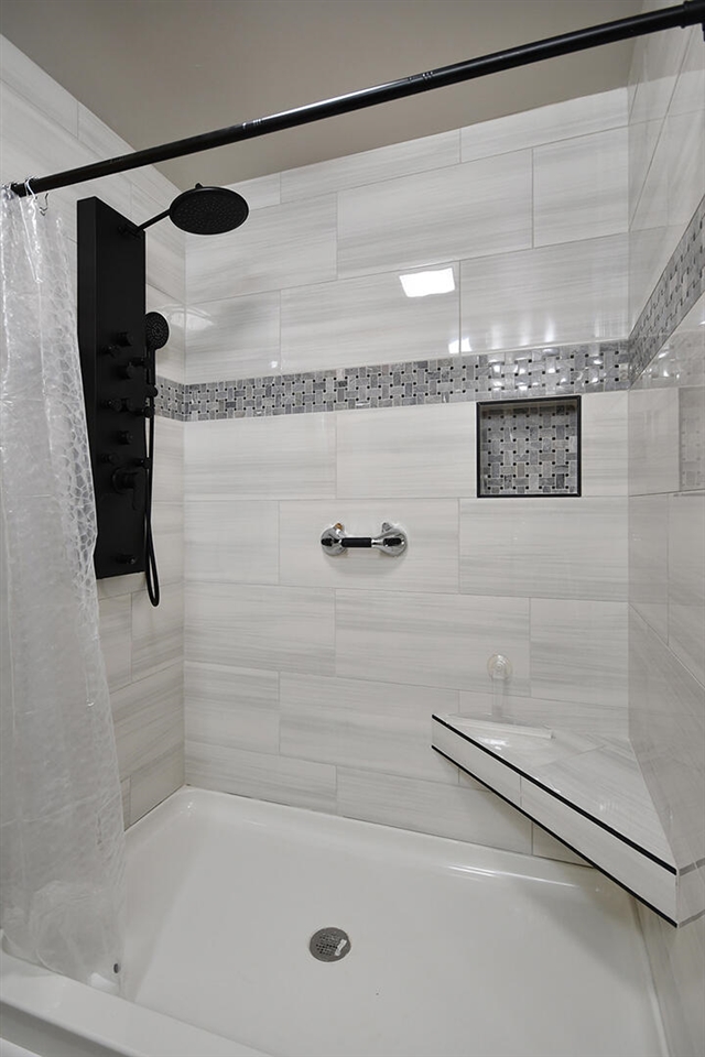 176 4 Mile Road, Comstock Park, MI, 49321-8562