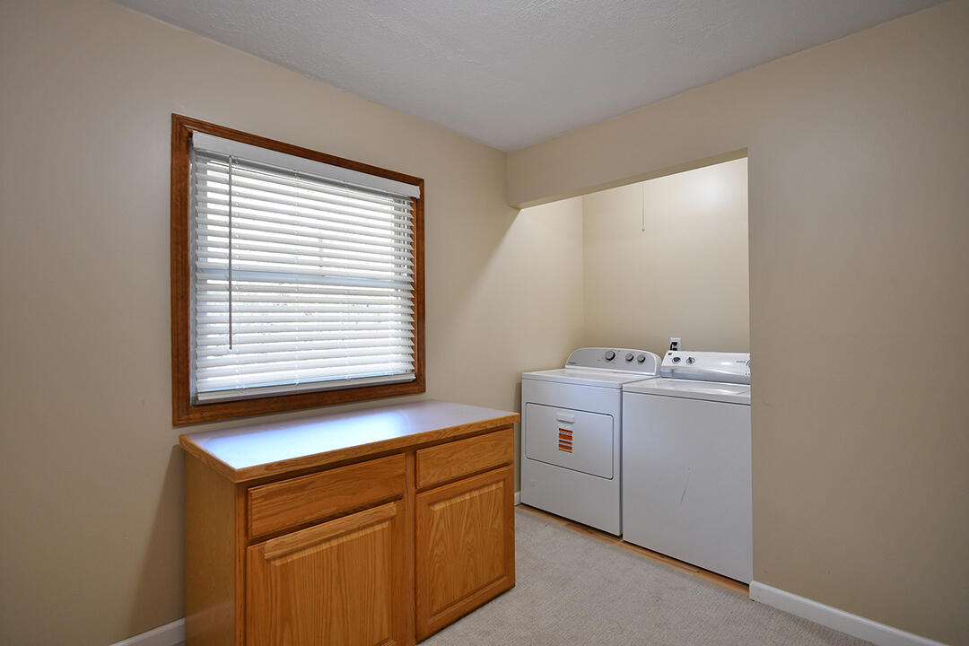 176 4 Mile Road, Comstock Park, MI, 49321-8562