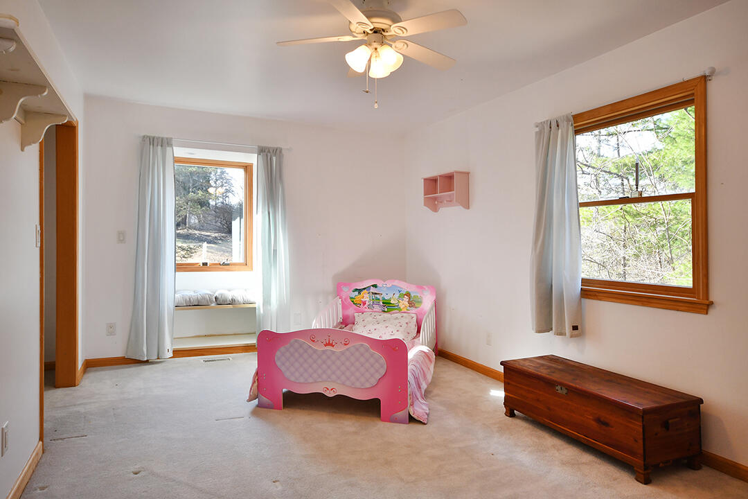 176 4 Mile Road, Comstock Park, MI, 49321-8562