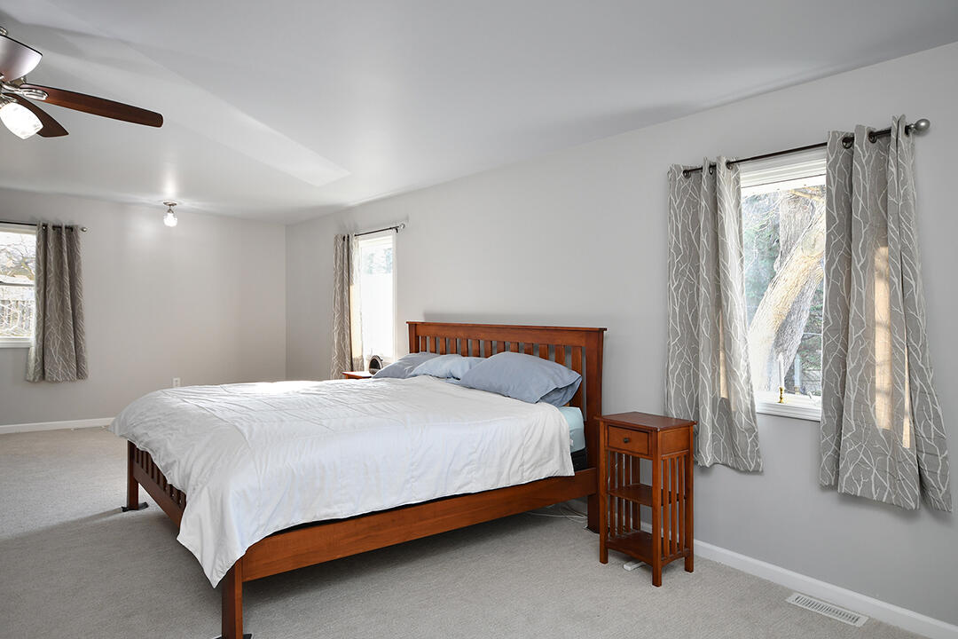 176 4 Mile Road, Comstock Park, MI, 49321-8562