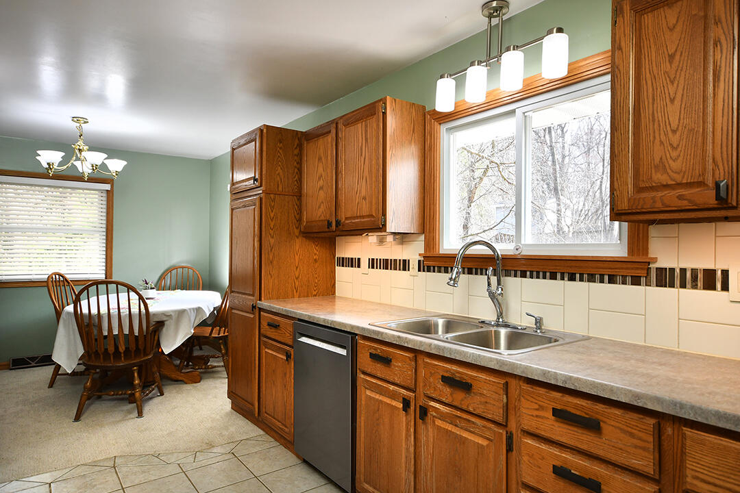 176 4 Mile Road, Comstock Park, MI, 49321-8562