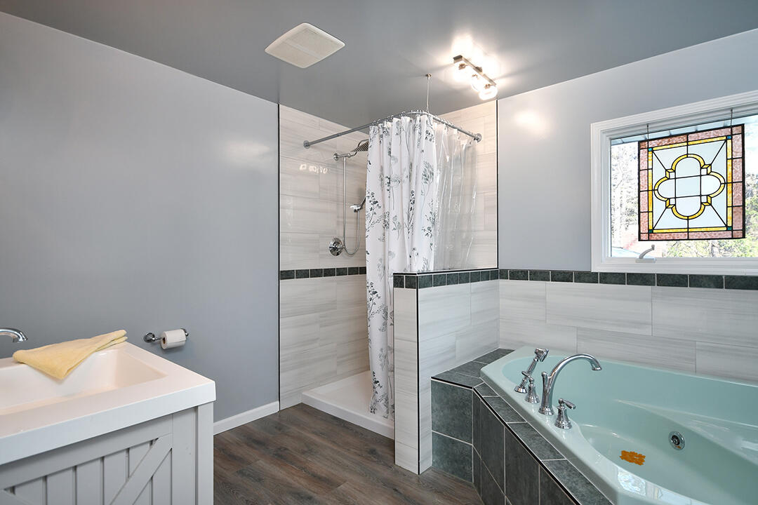 176 4 Mile Road, Comstock Park, MI, 49321-8562