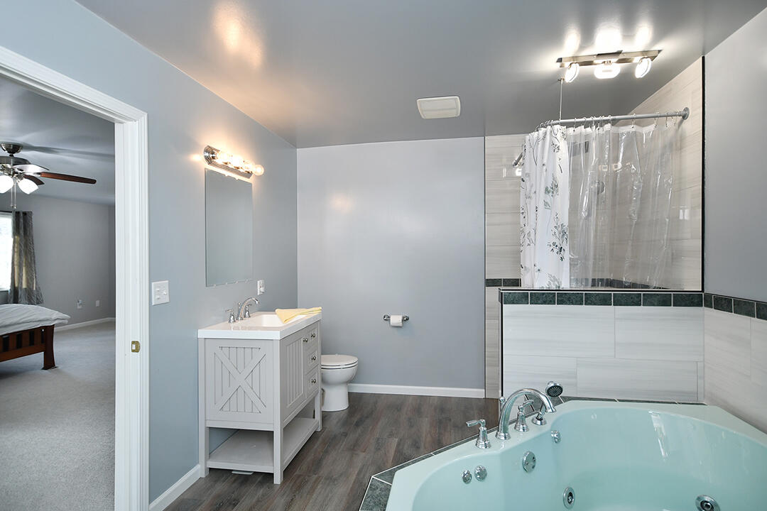 176 4 Mile Road, Comstock Park, MI, 49321-8562