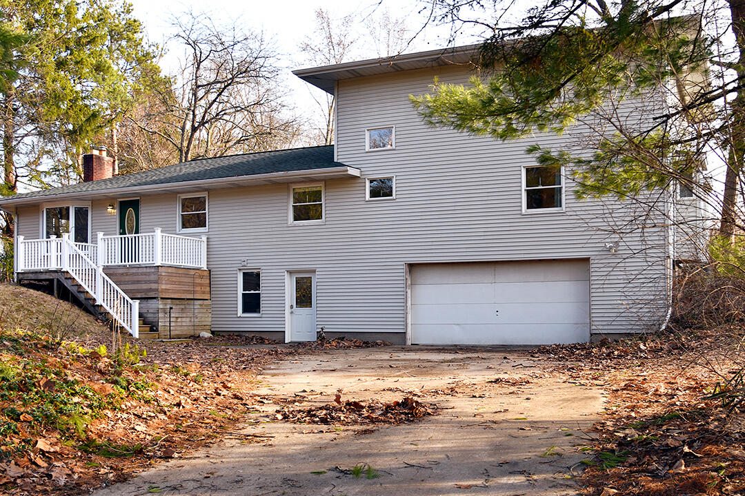 176 4 Mile Road, Comstock Park, MI, 49321-8562