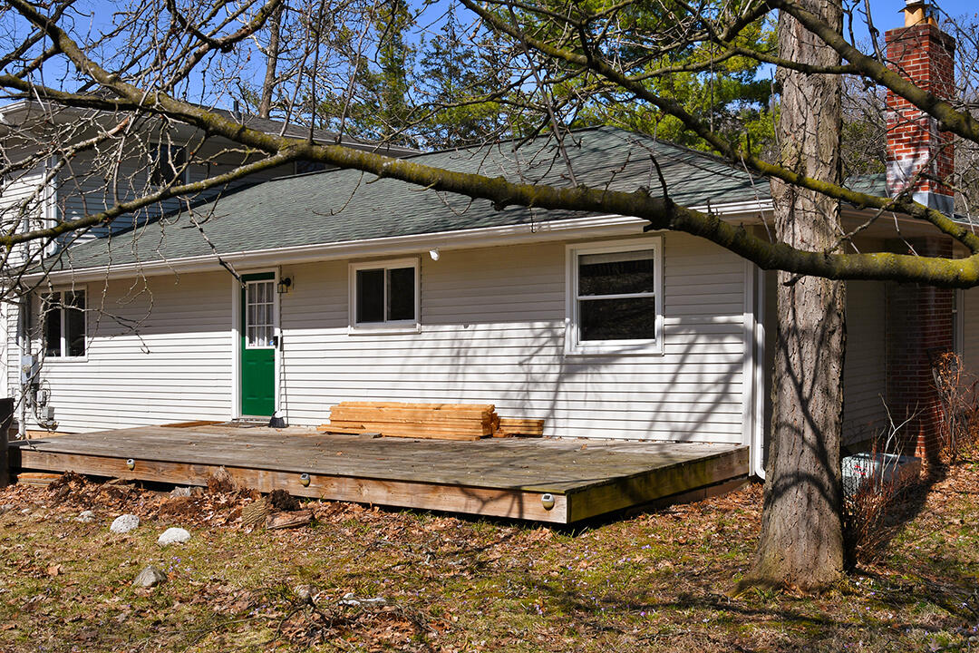 176 4 Mile Road, Comstock Park, MI, 49321-8562