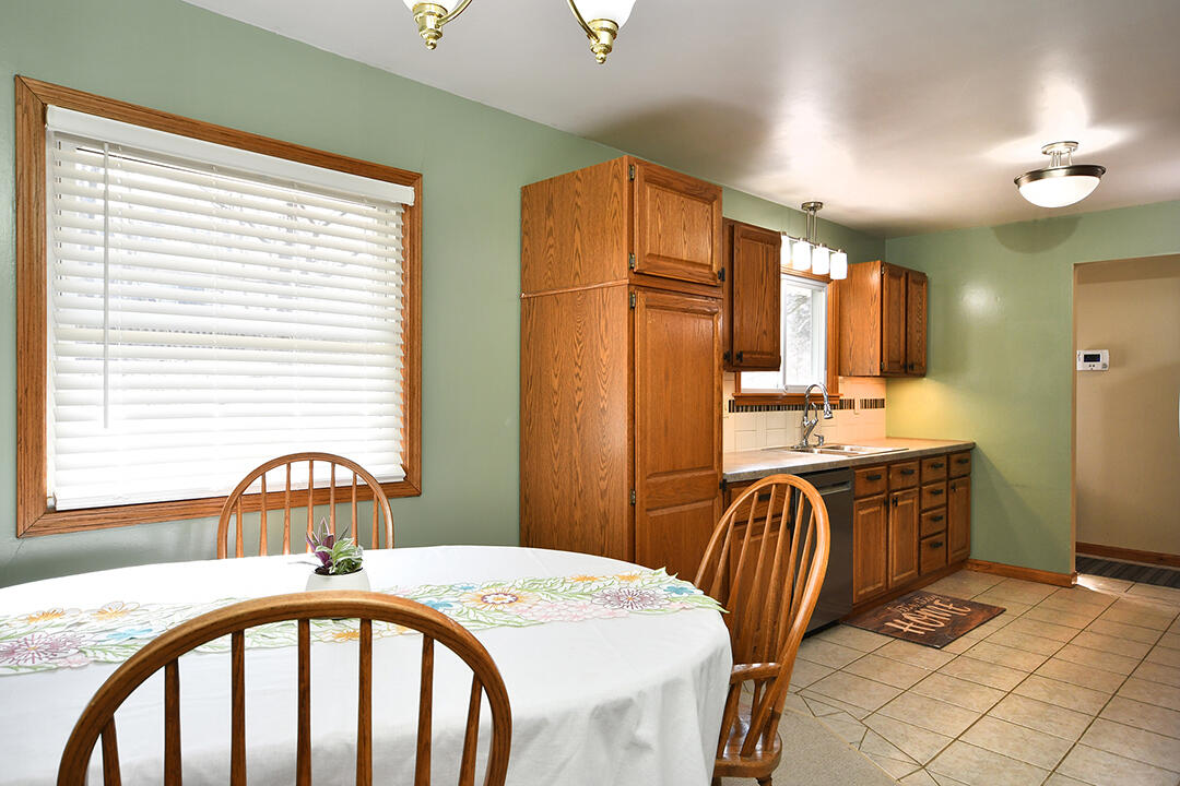 176 4 Mile Road, Comstock Park, MI, 49321-8562