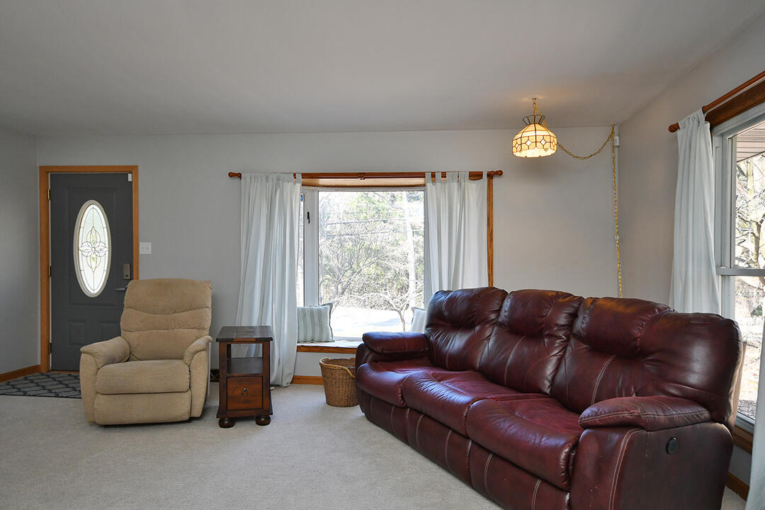 176 4 Mile Road, Comstock Park, MI, 49321-8562