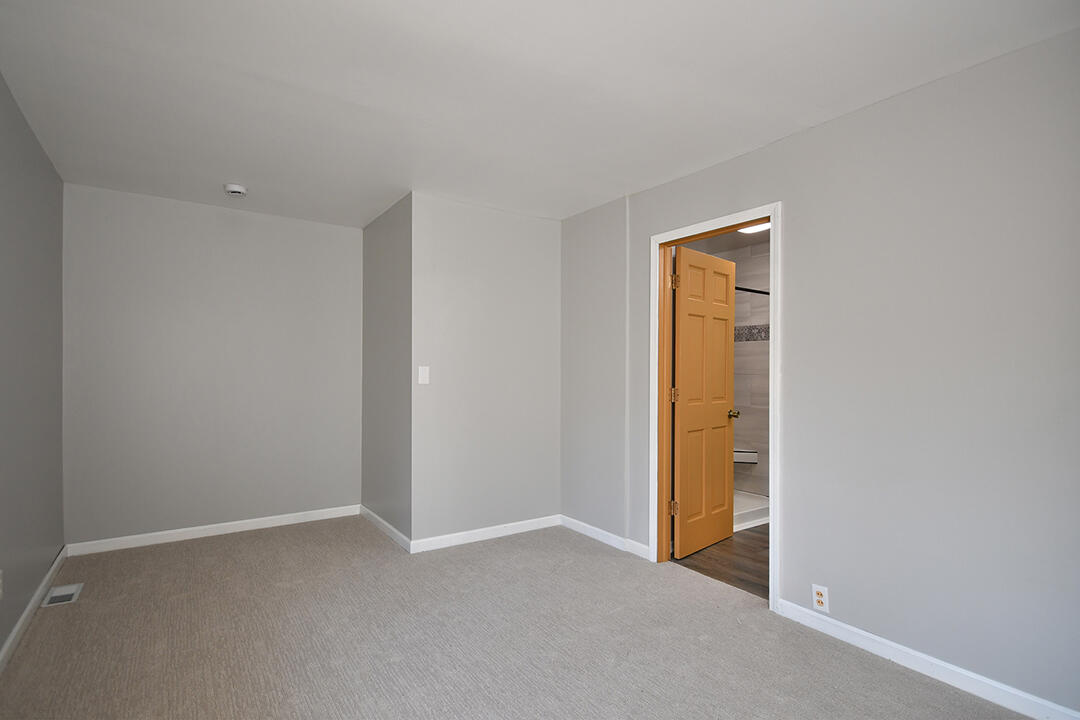 176 4 Mile Road, Comstock Park, MI, 49321-8562