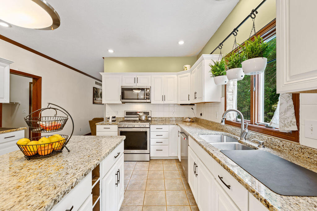 6175 Lara Lane, Stevensville, MI, 49127-8701