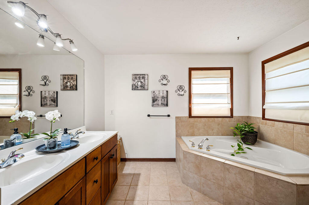 6175 Lara Lane, Stevensville, MI, 49127-8701