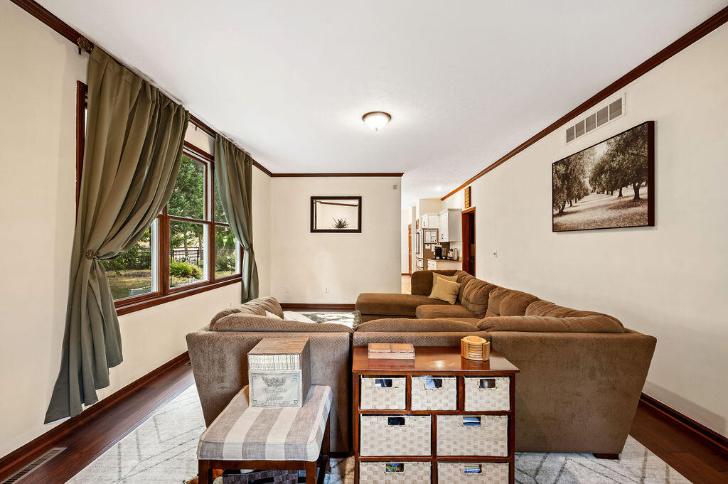 6175 Lara Lane, Stevensville, MI, 49127-8701