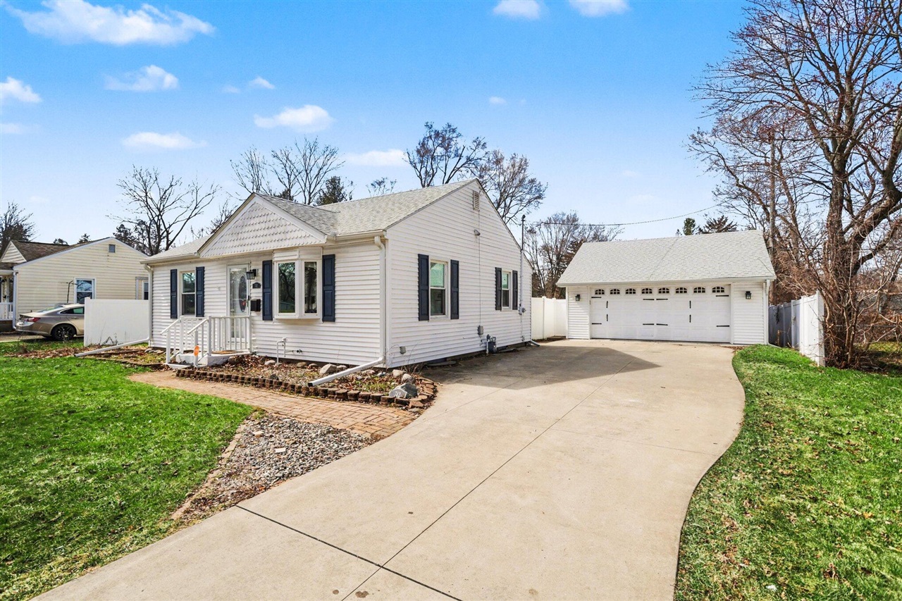 742 Riverside Drive, Battle Creek, MI, 49015-4668