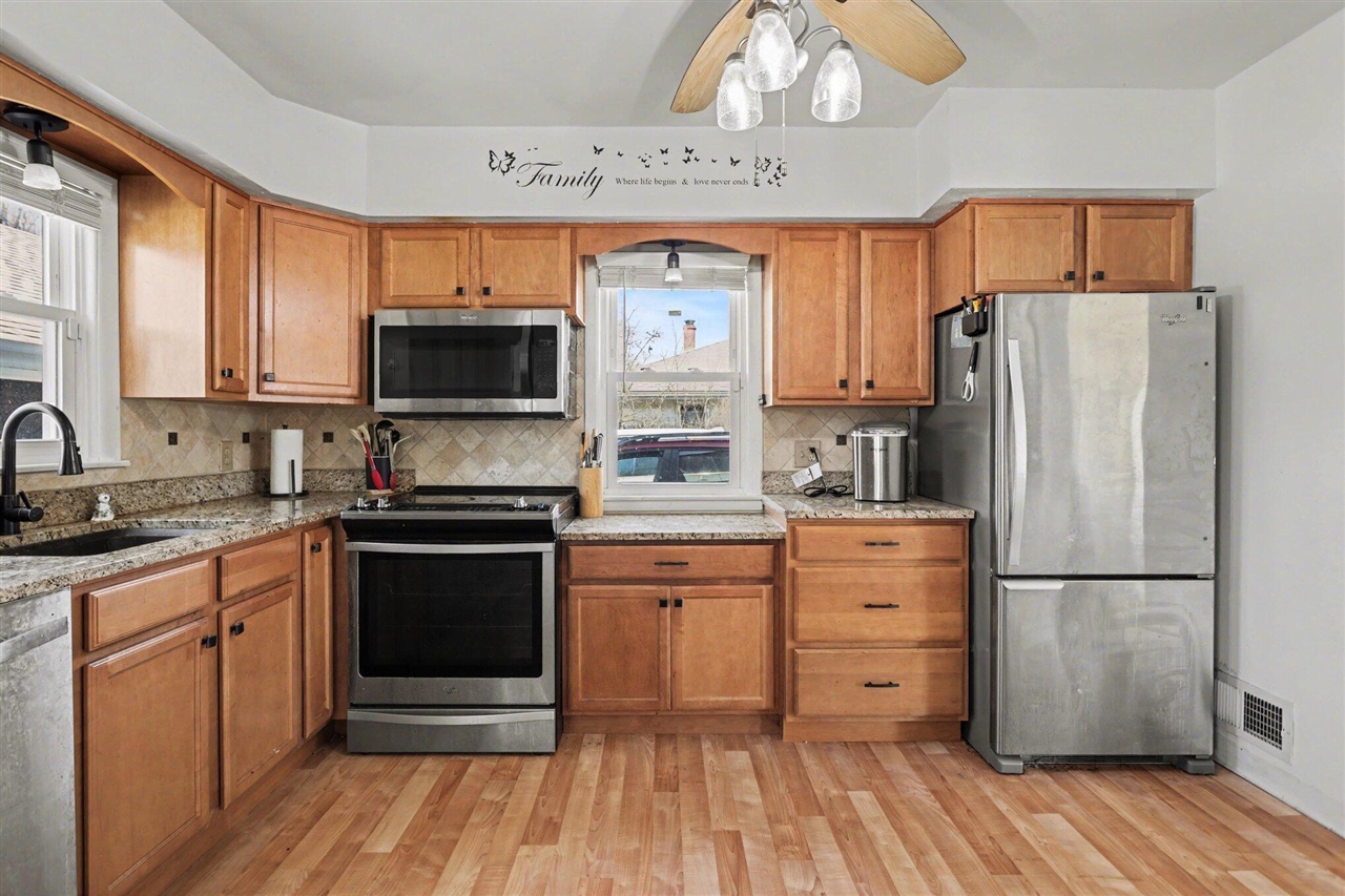 742 Riverside Drive, Battle Creek, MI, 49015-4668