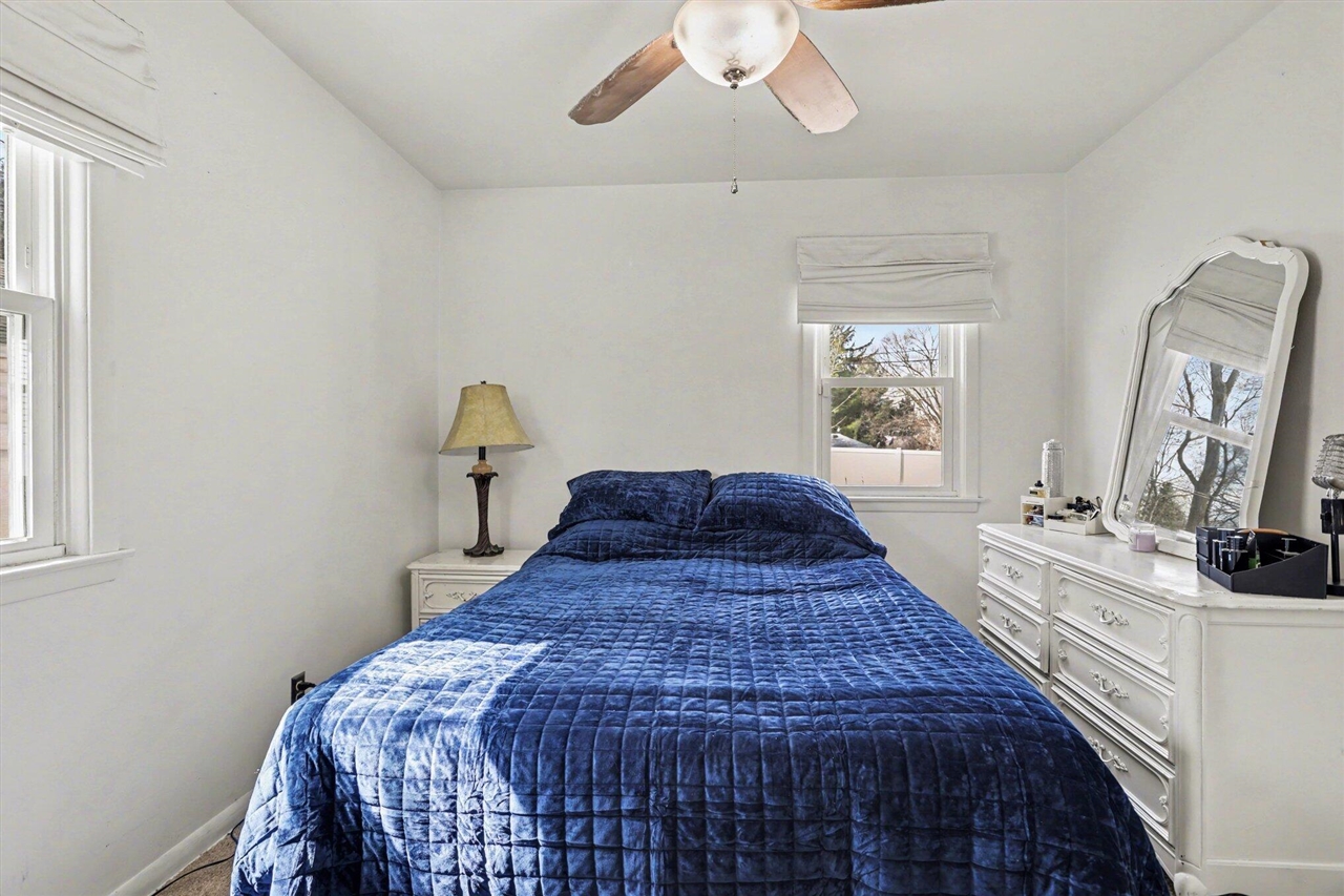 742 Riverside Drive, Battle Creek, MI, 49015-4668