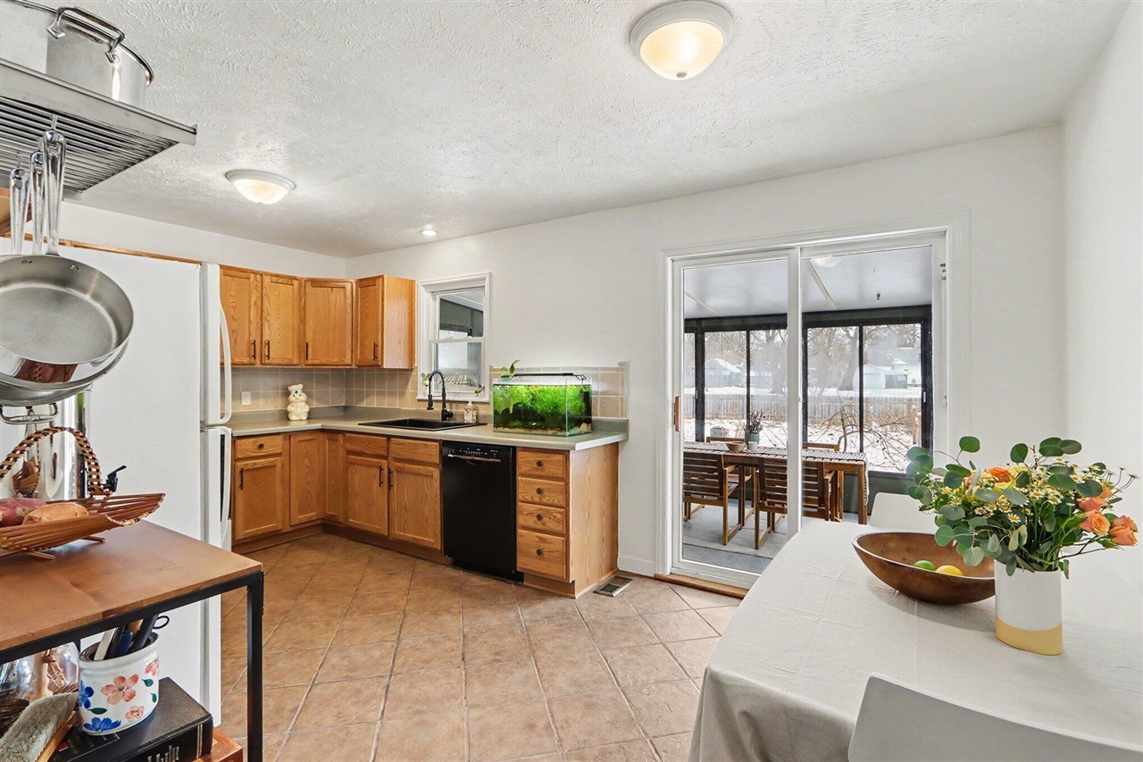 1527 Kingston Avenue, Kalamazoo, MI, 49001-5103