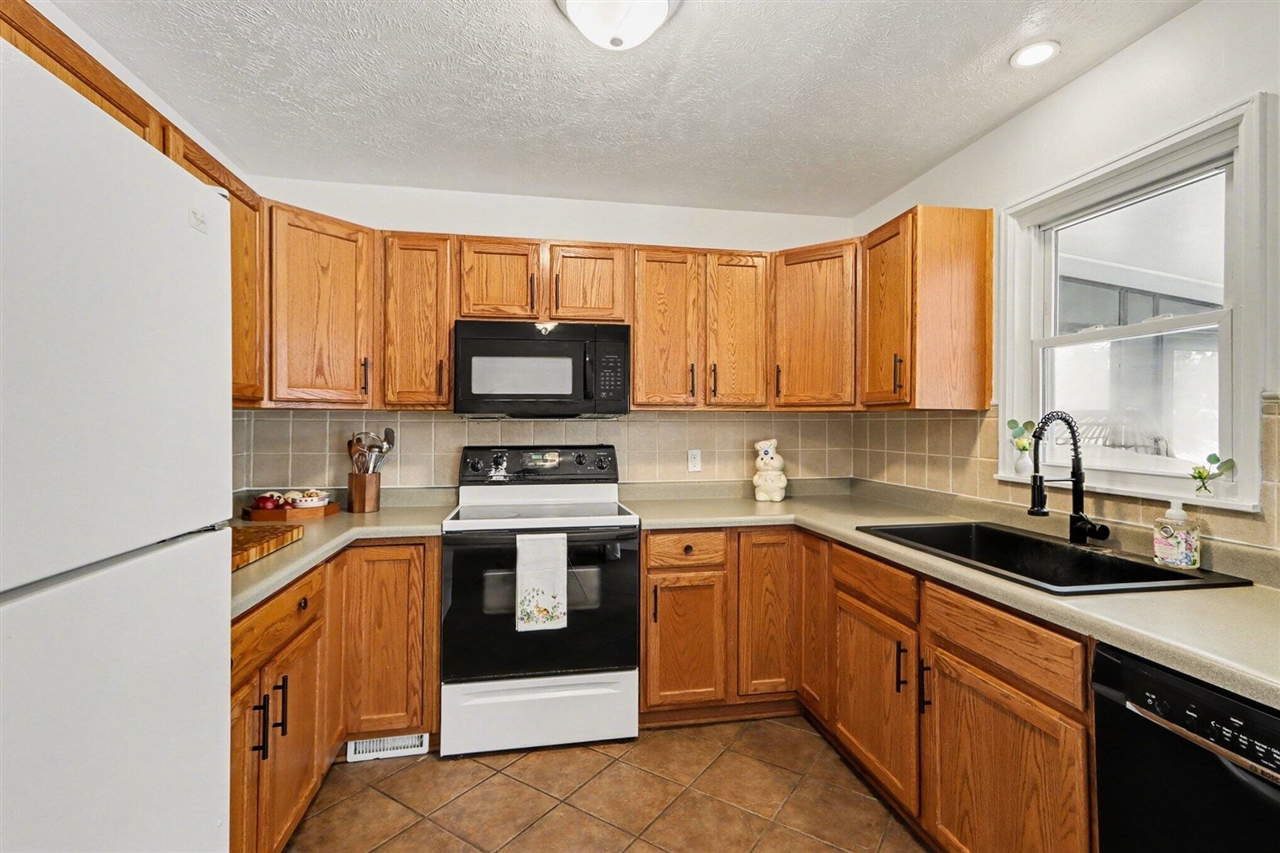 1527 Kingston Avenue, Kalamazoo, MI, 49001-5103