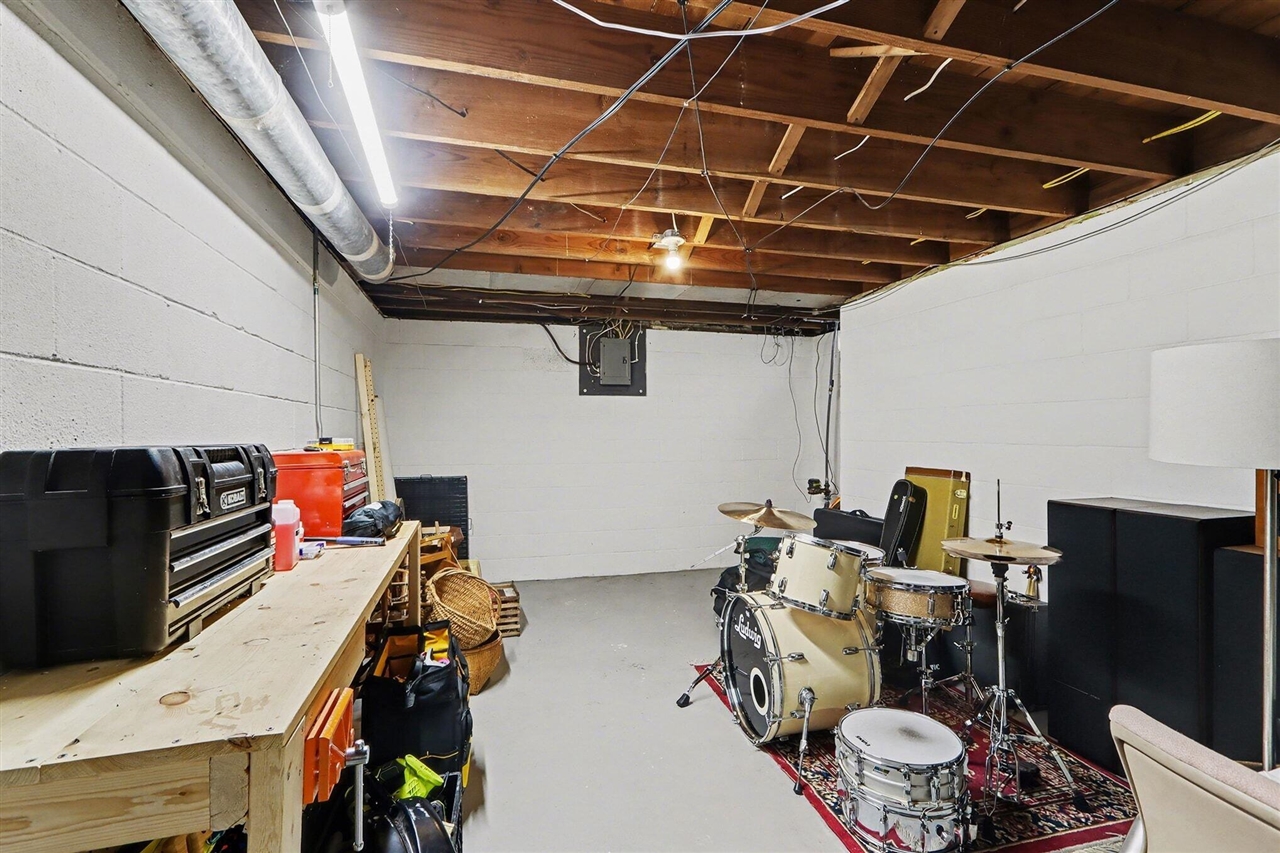 1527 Kingston Avenue, Kalamazoo, MI, 49001-5103