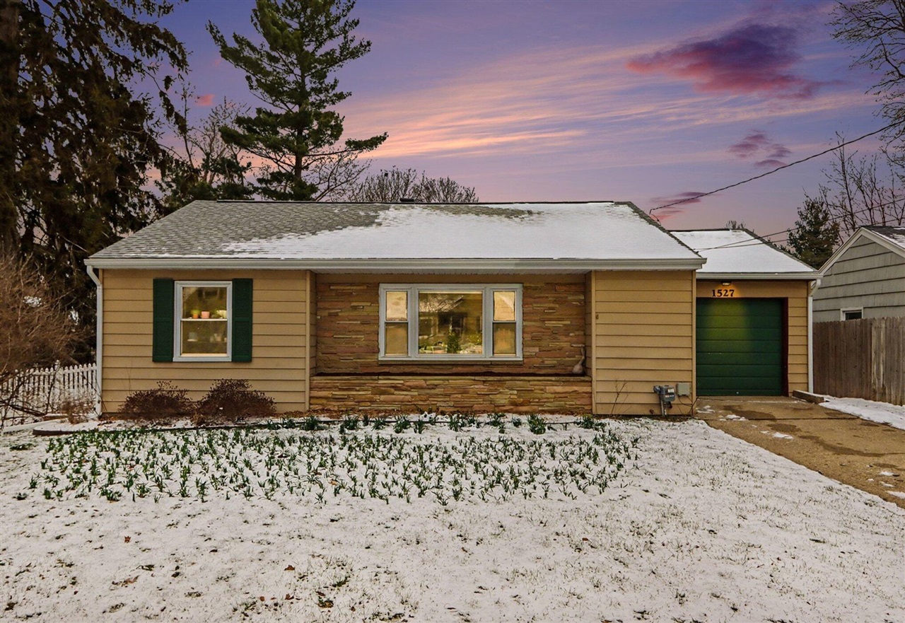 1527 Kingston Avenue, Kalamazoo, MI, 49001-5103