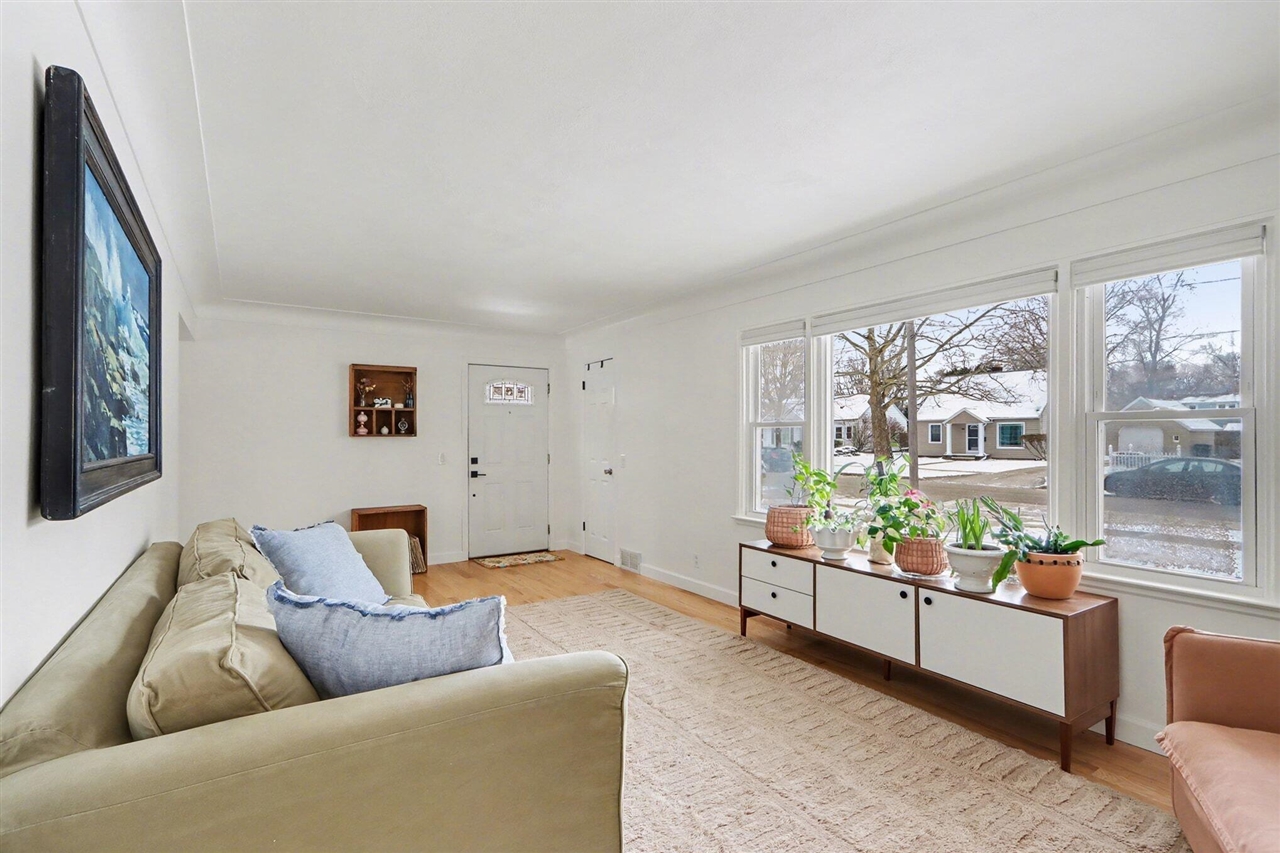 1527 Kingston Avenue, Kalamazoo, MI, 49001-5103