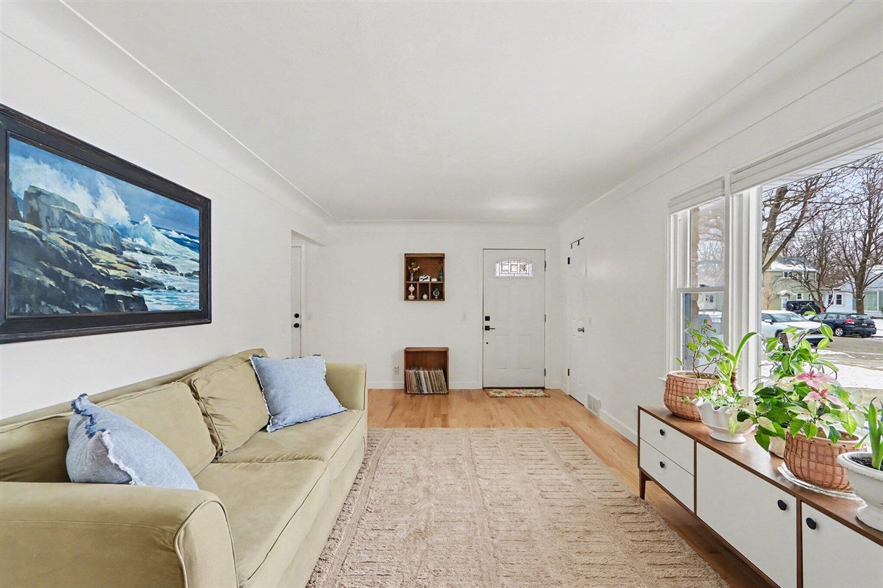 1527 Kingston Avenue, Kalamazoo, MI, 49001-5103