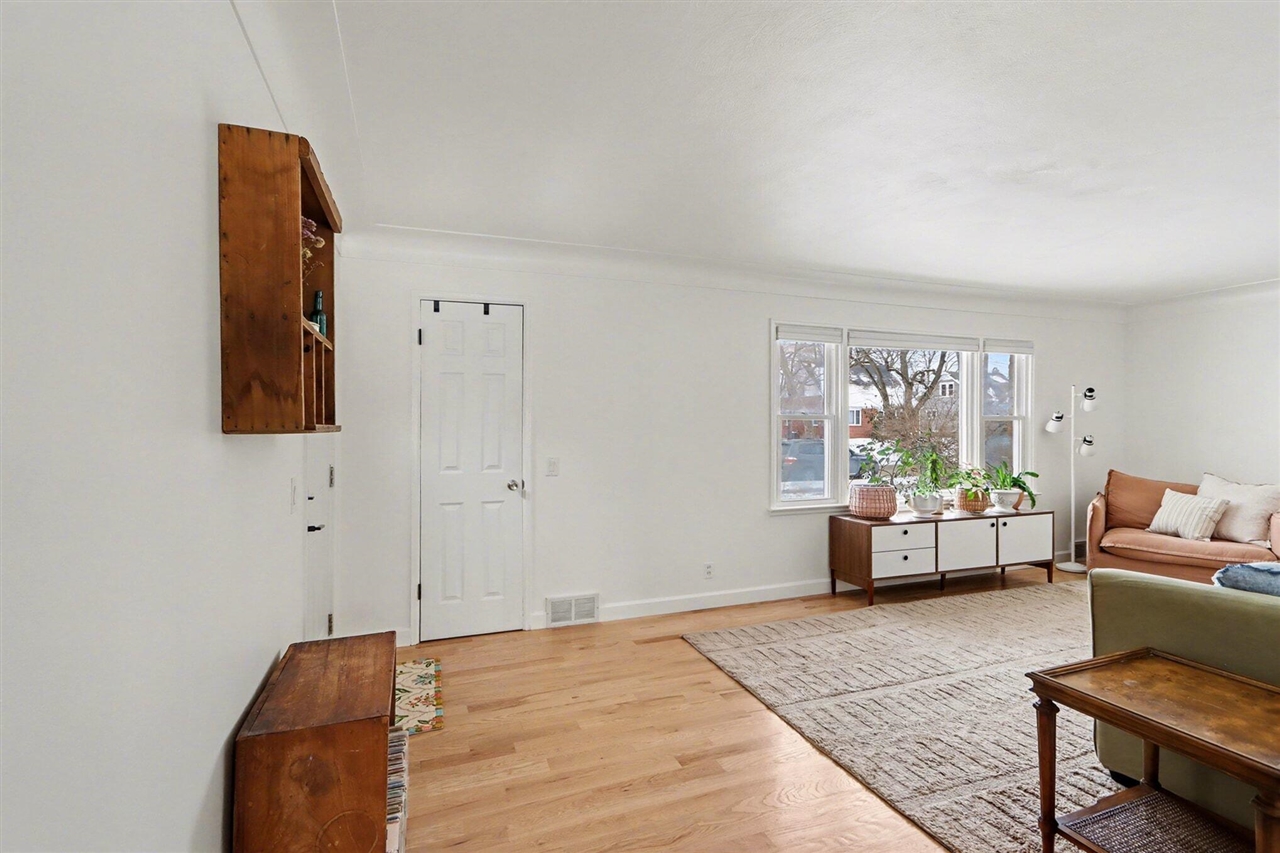 1527 Kingston Avenue, Kalamazoo, MI, 49001-5103