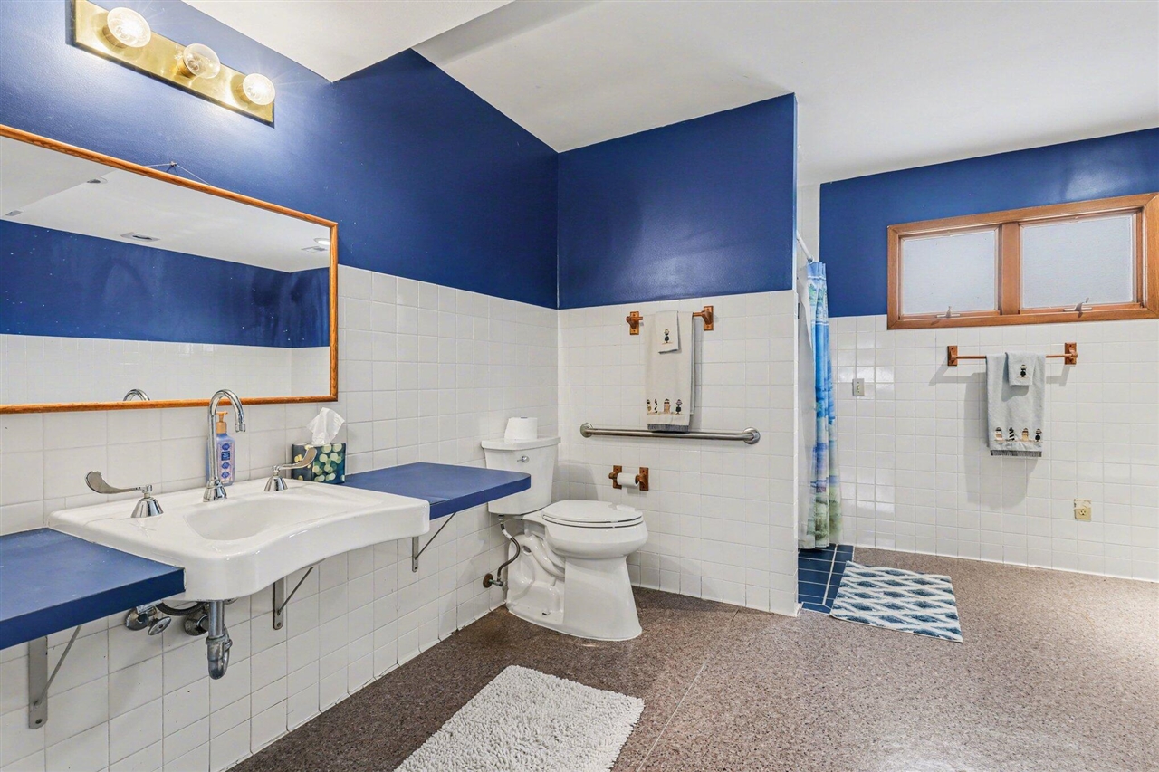 3135 Lakeshore Drive, Muskegon, MI, 49441-1108