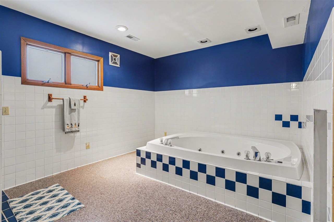 3135 Lakeshore Drive, Muskegon, MI, 49441-1108