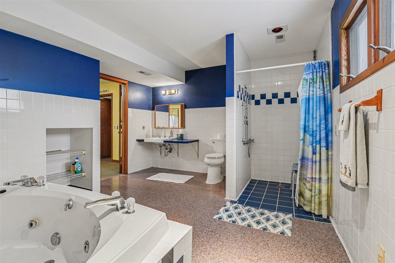 3135 Lakeshore Drive, Muskegon, MI, 49441-1108