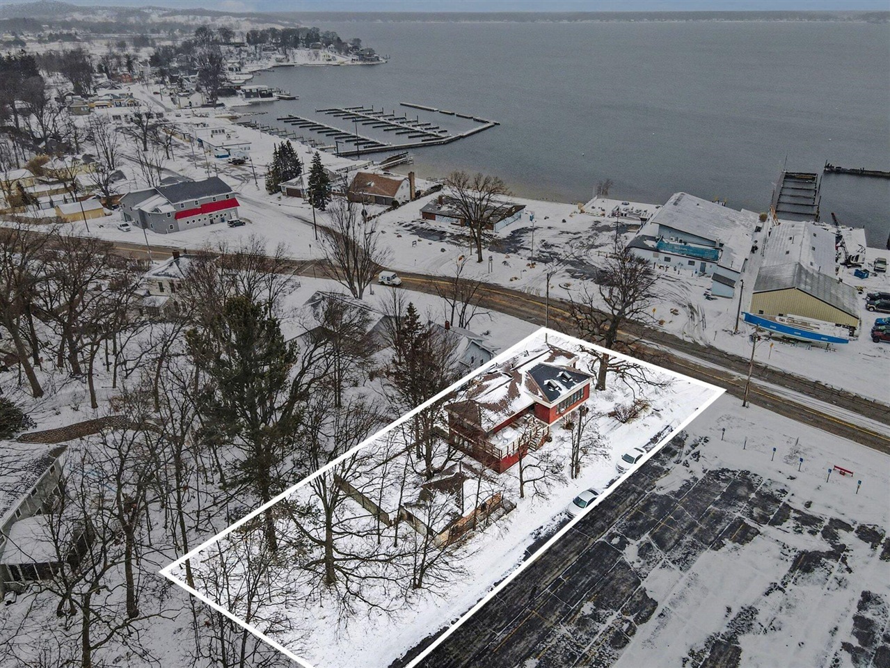 3135 Lakeshore Drive, Muskegon, MI, 49441-1108