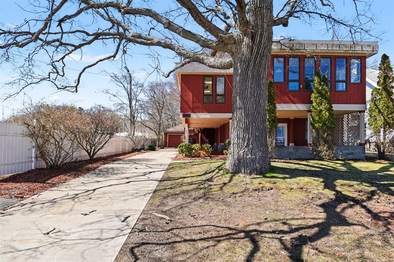 3135 Lakeshore Drive, Muskegon, MI, 49441-1108