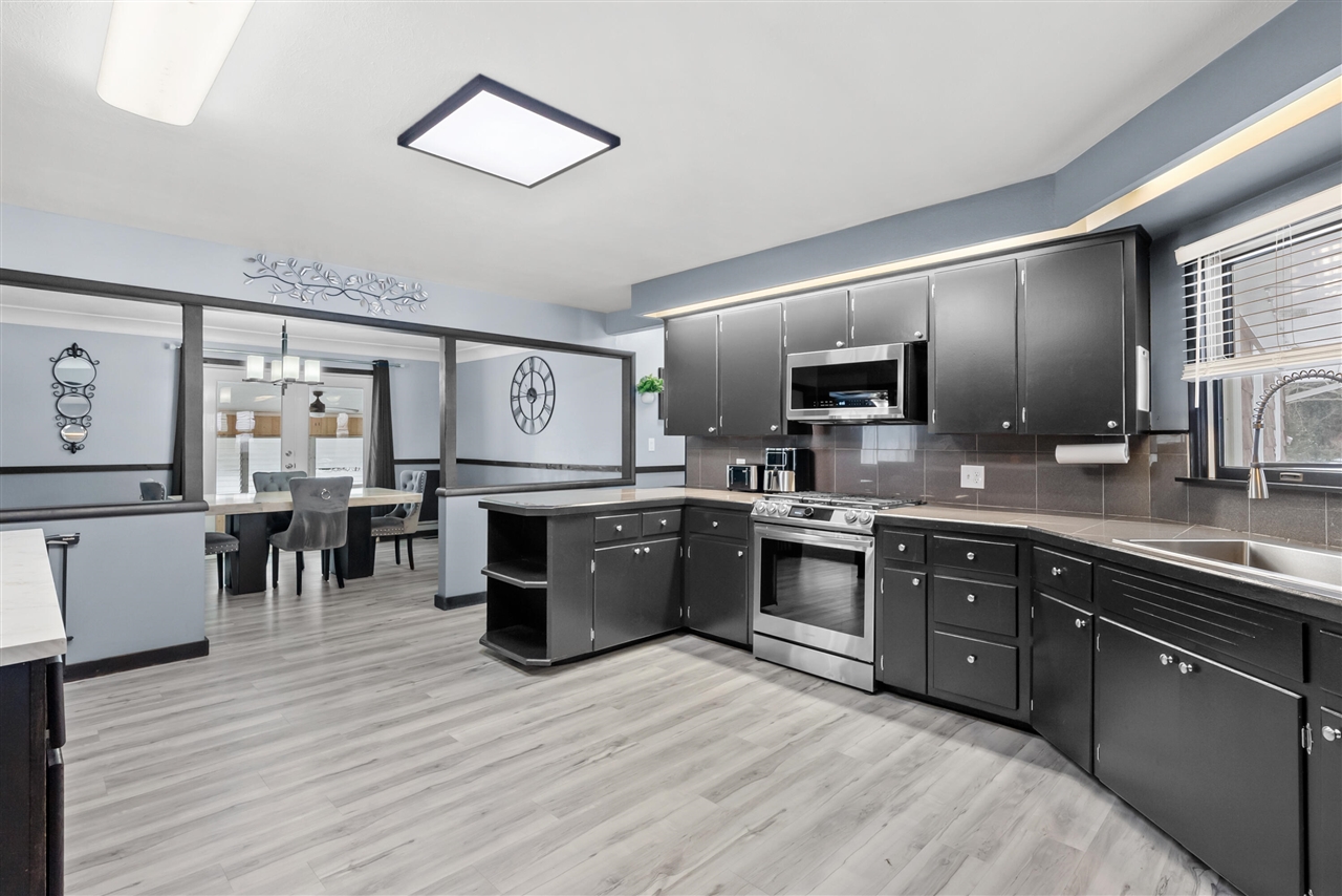 Homes for sale in Paw Paw, MI | 59445 S Lagrave St, Paw Paw, MI 49079 | MLS# 70520281