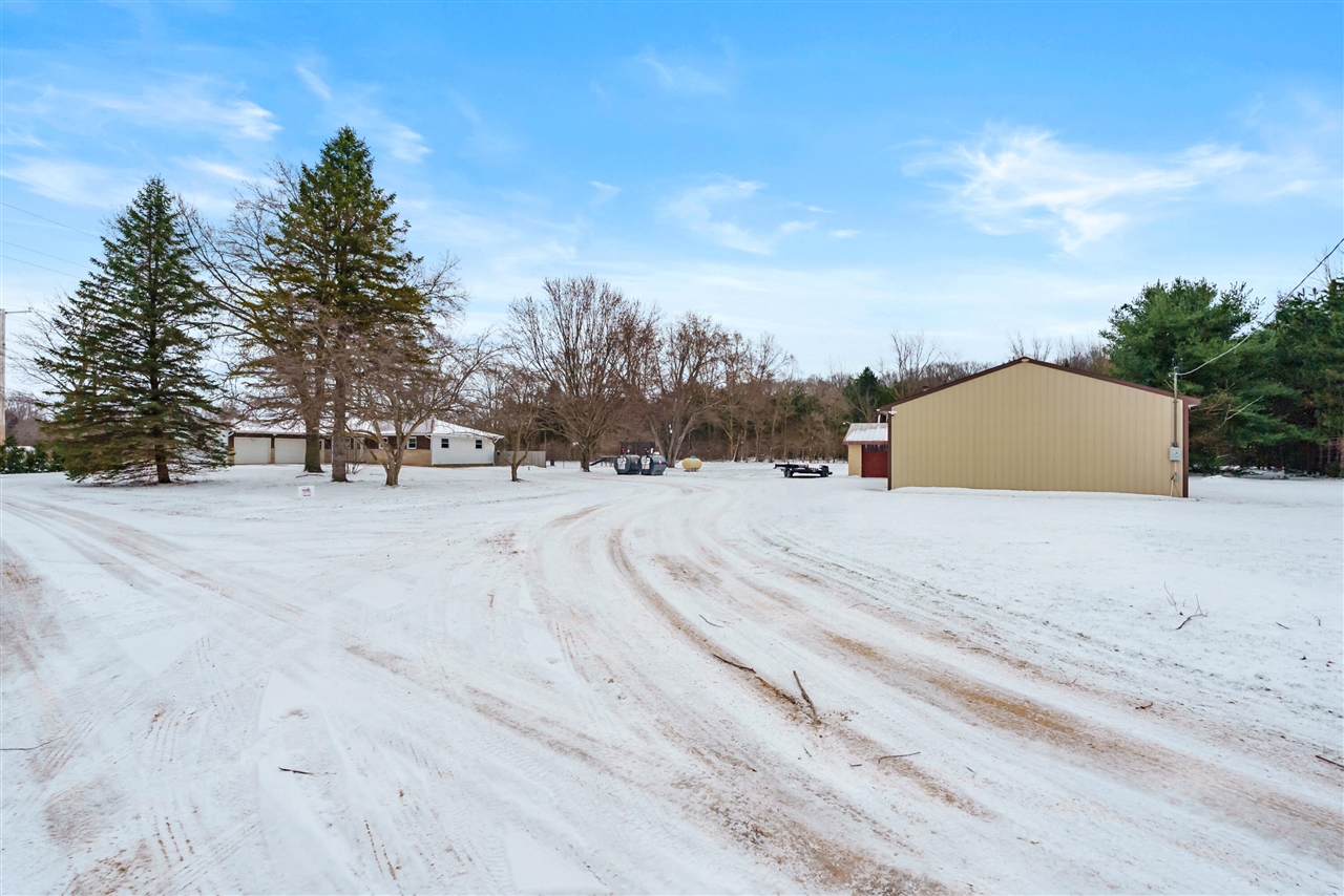 Homes for sale in Paw Paw, MI | 59445 S Lagrave St, Paw Paw, MI 49079 | MLS# 70520281