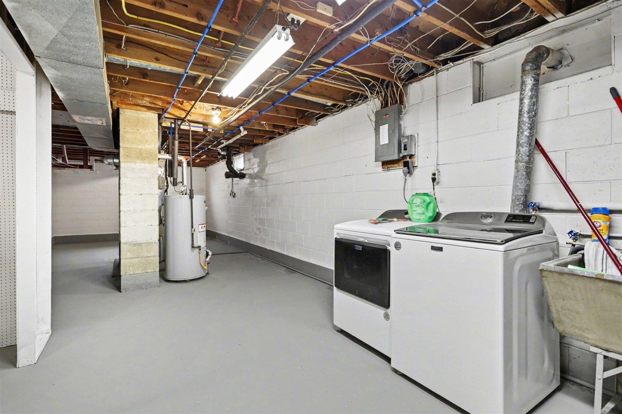 1829 Nash Drive, Saint Joseph, MI, 49085-9473