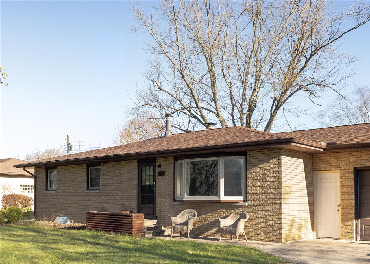 1829 Nash Drive, Saint Joseph, MI, 49085-9473