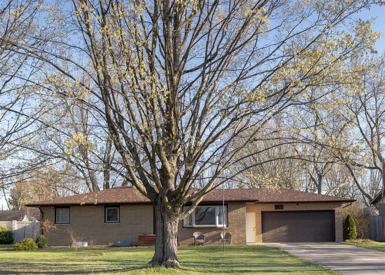 1829 Nash Drive, Saint Joseph, MI, 49085-9473