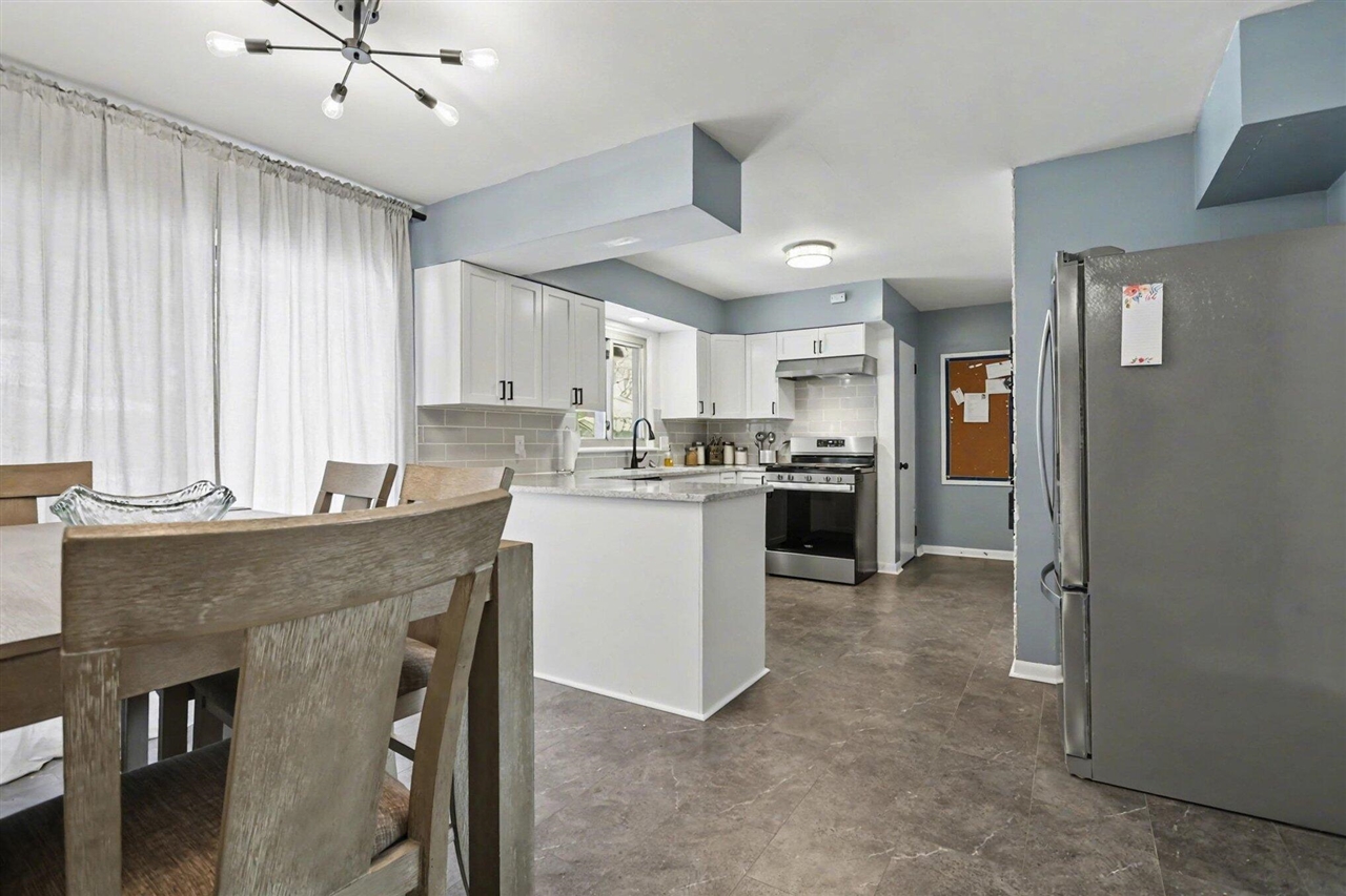 1829 Nash Drive, Saint Joseph, MI, 49085-9473