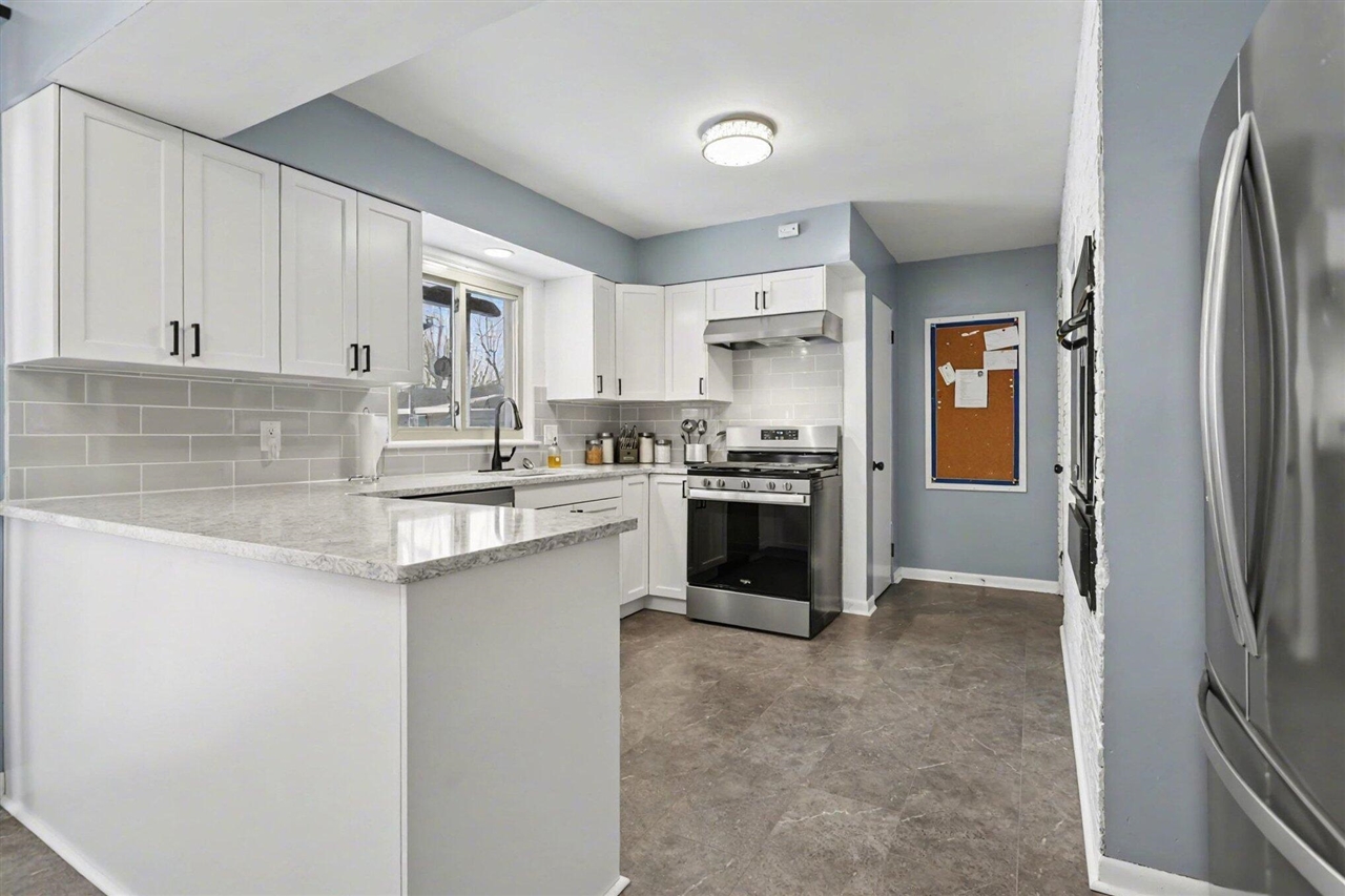 1829 Nash Drive, Saint Joseph, MI, 49085-9473